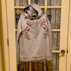 Romeo and Juliet Couture sweat shirt with flowers